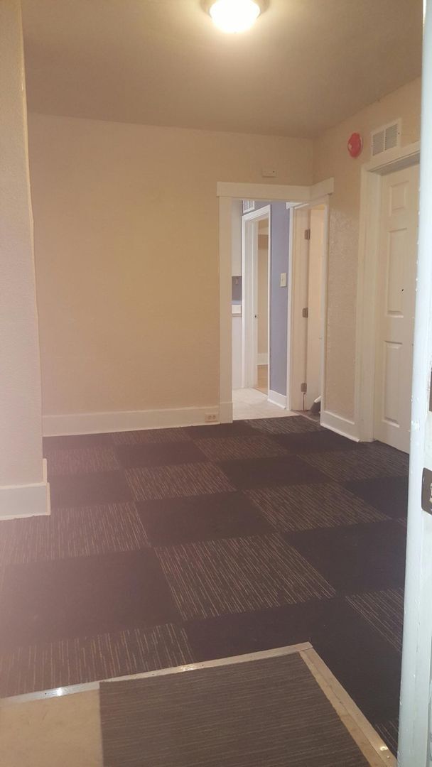 Building Photo - 809 Watson St