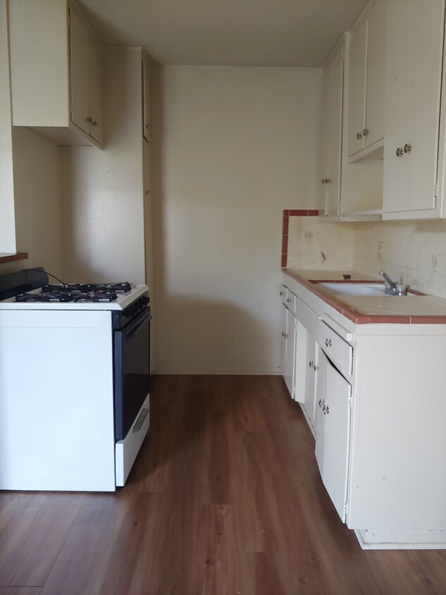 Kitchen - 420 N San Gabriel Ave