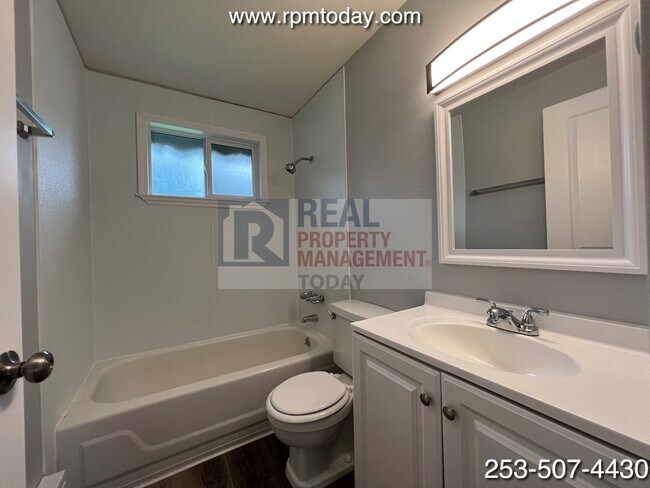 Building Photo - Gorgeous 2 Bedroom unit in Spanaway!