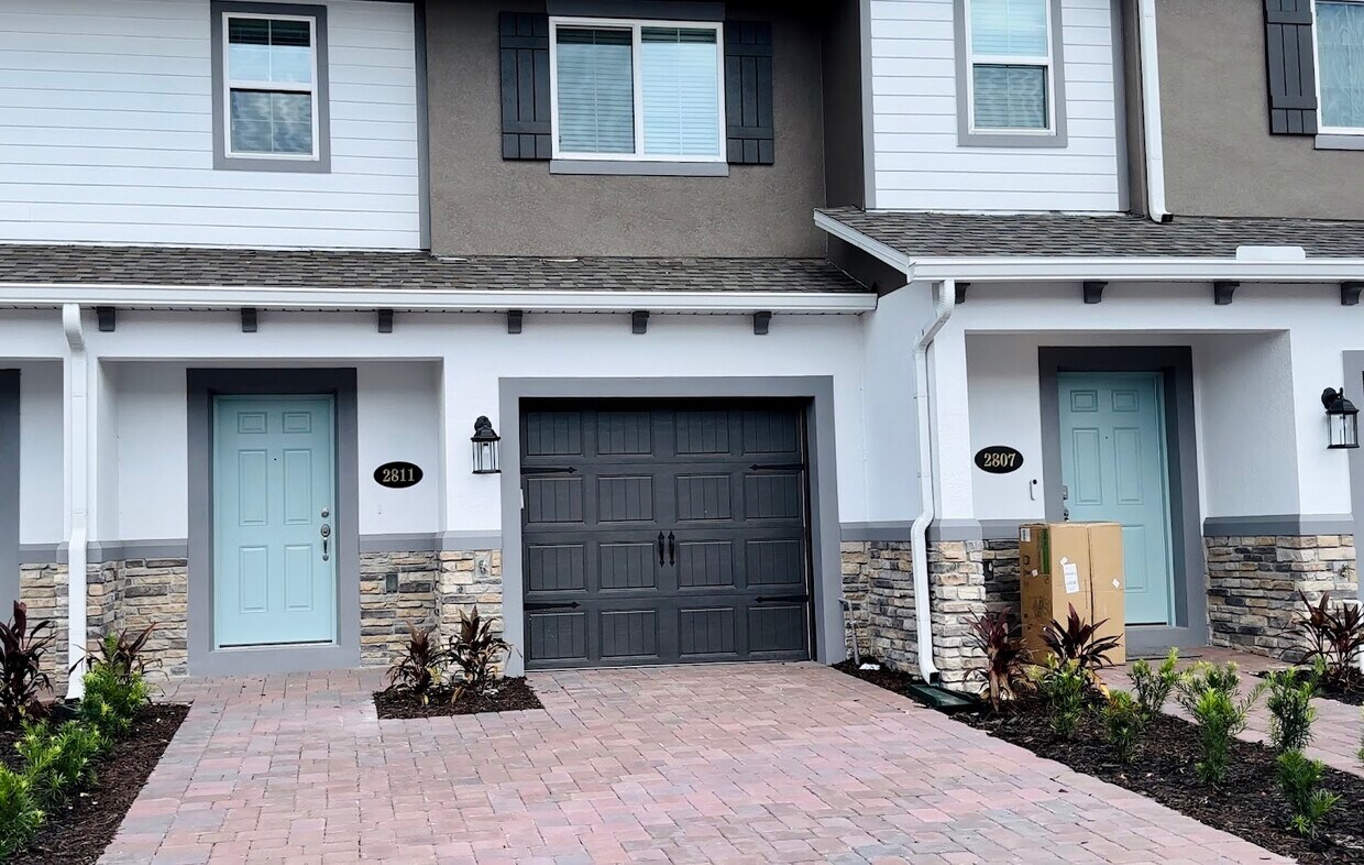 2811 Narcoossee Cmns Wy, Saint Cloud, FL 34771 Townhome Rentals in