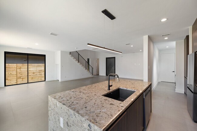 Foto del edificio - 1420 Primrose St