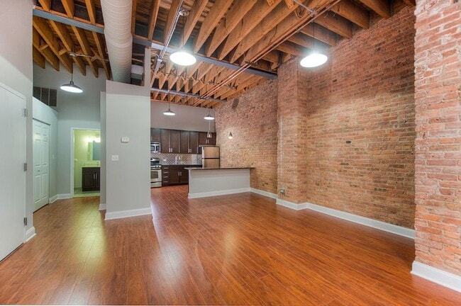 Photo - 3 Bedroom Apartment in River North - July 1st