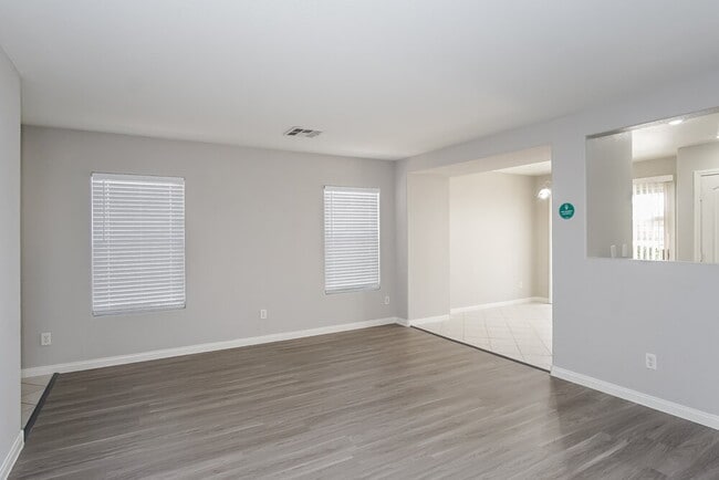 Building Photo - 186 Carlsbad Caverns St