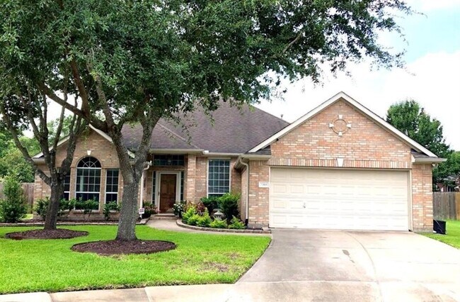 Foto del edificio - 23919 Elden Hills Ct