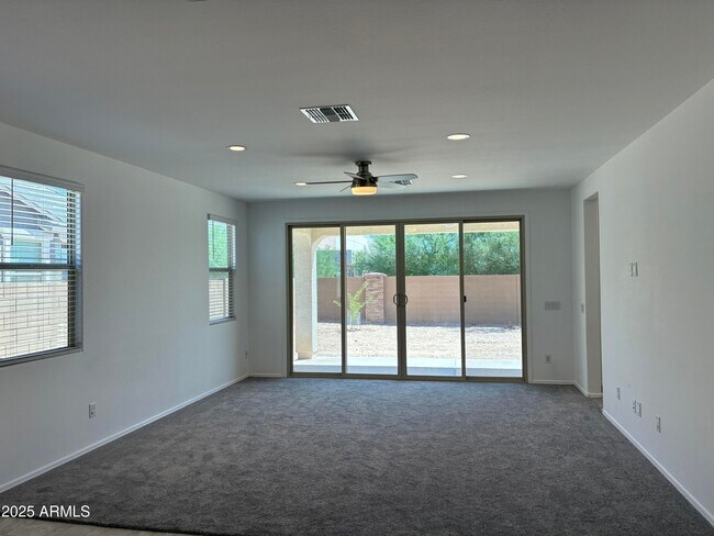 Building Photo - 813 S 107th Dr
