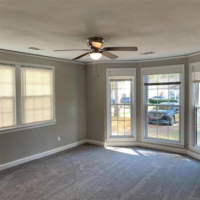 Foto del edificio - 3242 Southmont Dr