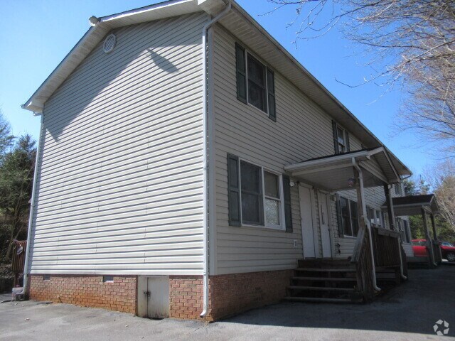 Building Photo - 2630 Forest View Rd