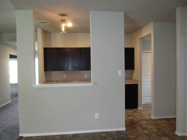 Building Photo - 3 BEDROOM, CONVENIENT TO SCOTT & WHITE