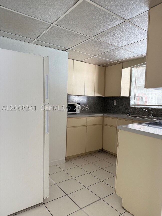 Foto del edificio - 1735 NE 164th St