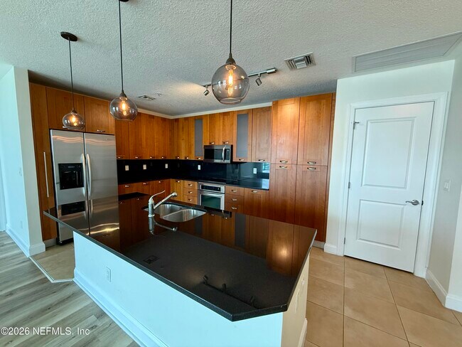 Foto del edificio - 1431 Riverplace Blvd