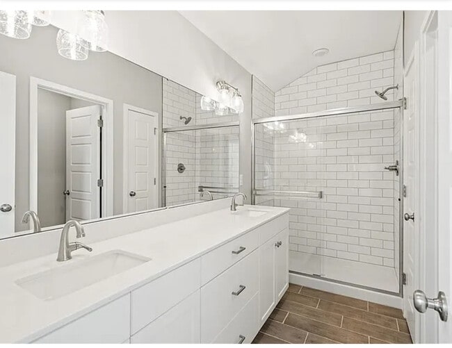 Foto del edificio - 3545 Corbin Dr