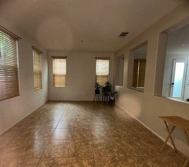 Foto del edificio - 25971 Newport Ave