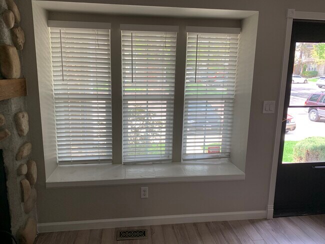Foto del edificio - 9680 W Chatfield Ave