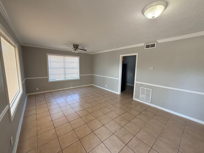 Building Photo - 1414 East Ave