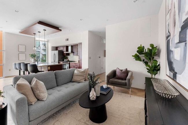 Building Photo - Sophisticated Living on Barton Springs