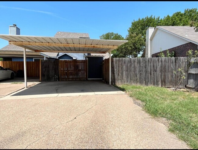 Foto del edificio - 6419 Valleybrooke Ct