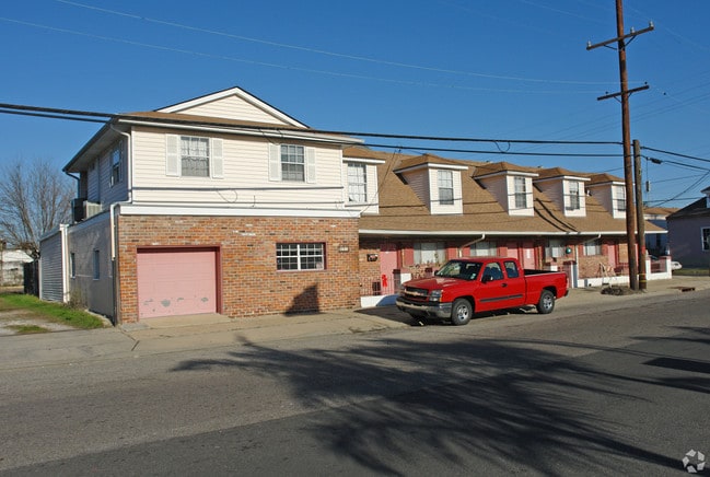 Building Photo - 127 N Dorgenois St