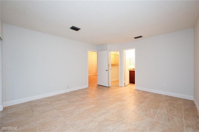 Building Photo - 2 br, 2 bath House - 10127 Boca Bnd E # B2