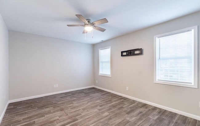 Building Photo - 3 Bedroom || 2.5 Bathroom - Townhome