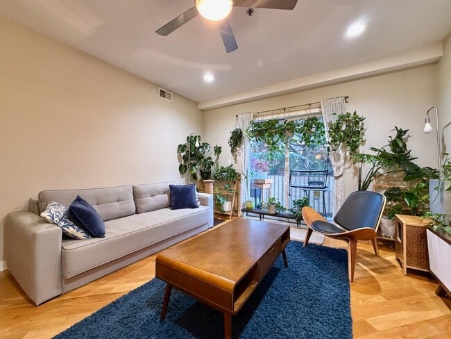 Building Photo - 83 Monroe St