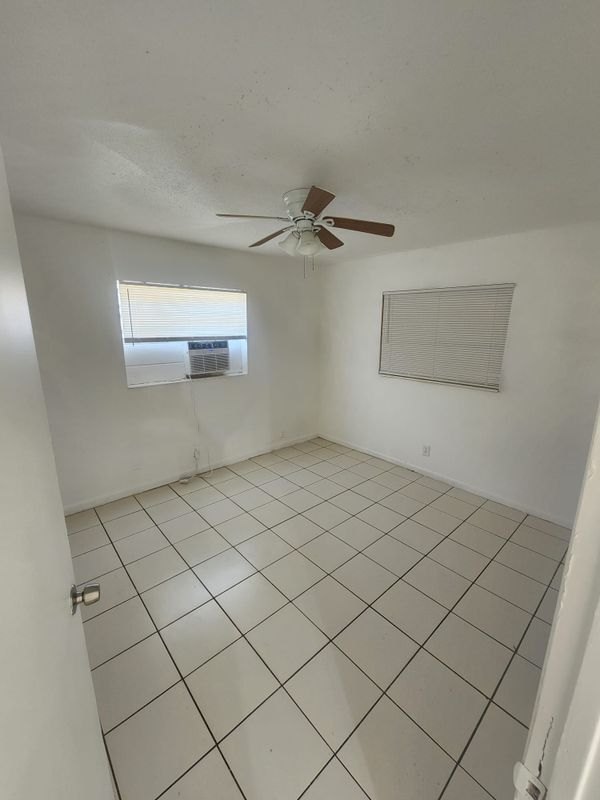 Building Photo - 5425 NW 15th Ct