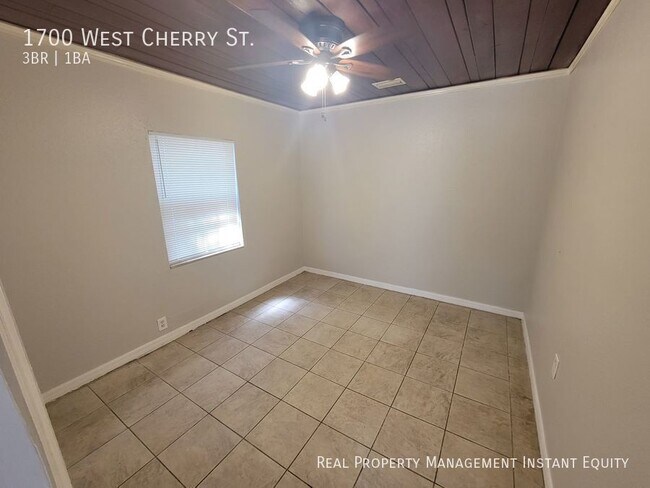 Foto del edificio - 1700 W Cherry St