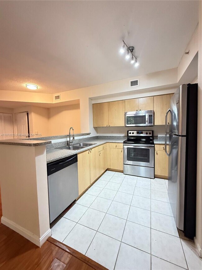 Foto del edificio - 7940 N Nob Hill Rd