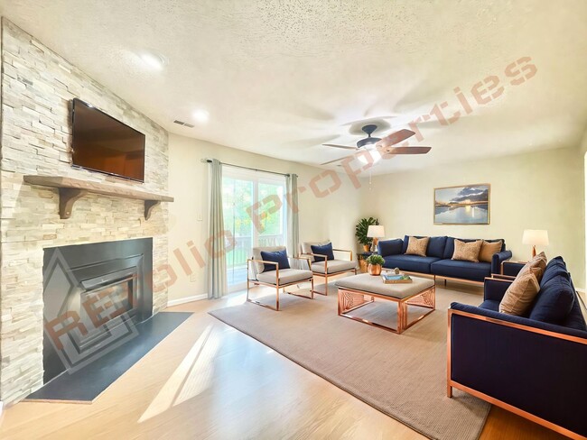 Building Photo - Cozy 3 Bedroom 2.5 Bath End unit Townhome ...
