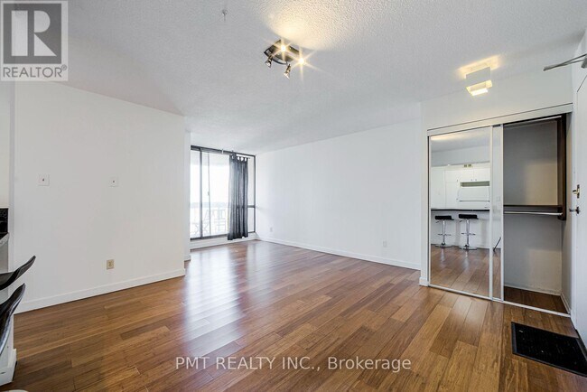 Building Photo - 105 McCaul St