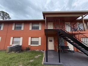 Building Photo - 1667 Weston Oaks Dr