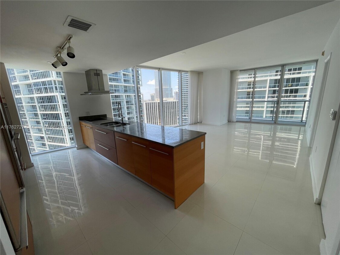 Foto principal - 495 Brickell Ave