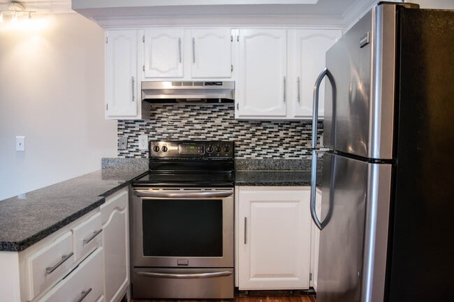 Building Photo - 678 Savin Ave