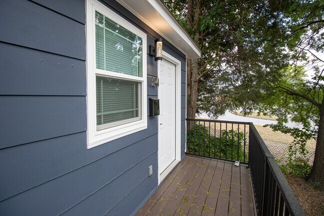 Building Photo - Downtown Columbia Renovated 2BR/1BA | Modern Finishes, Prime Location Near Five Points
