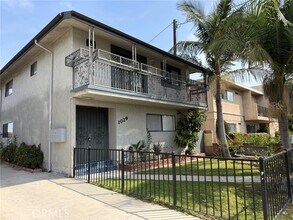 Building Photo - 1029 W 161st St
