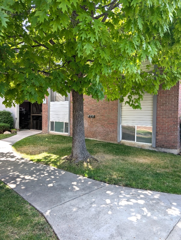 Building Photo - 1643 Willowbrook Dr
