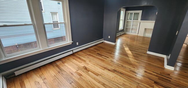Building Photo - 155 Edgewood St