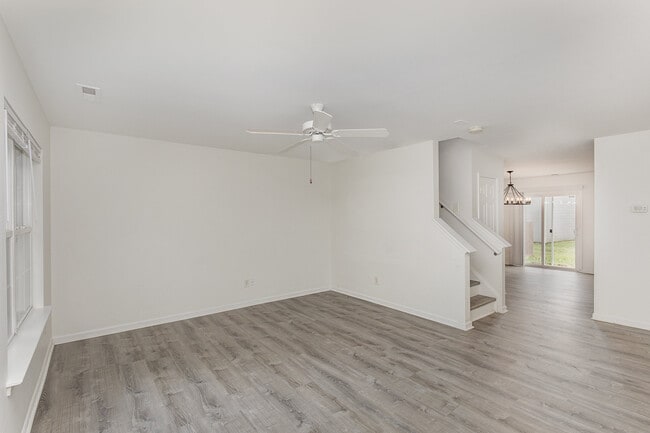 Foto del edificio - 400 Erin Taylor Ln