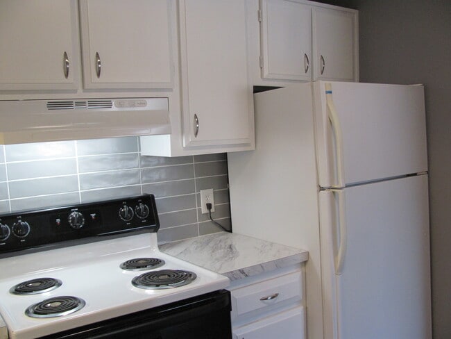 Building Photo - 20333 Detroit Rd