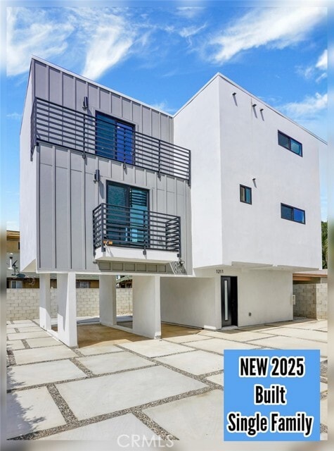 Building Photo - 1211 N Kingsley Dr