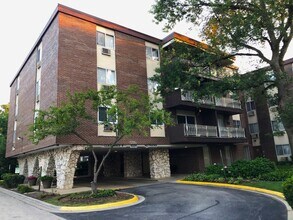 Building Photo - 1331 S Finley Rd
