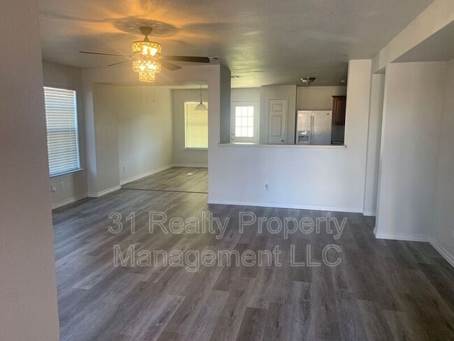 Building Photo - 2011 Limestone Dr