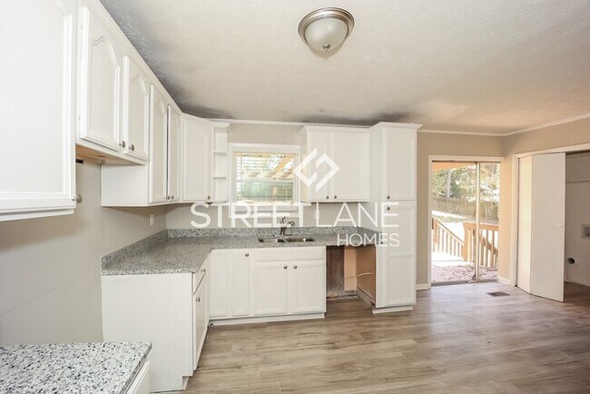 Building Photo - FIRST FULL MONTH FREE IF 13 MONTH LEASE SI...