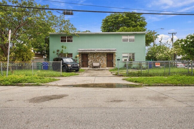 Foto del edificio - 882 NW 2nd St