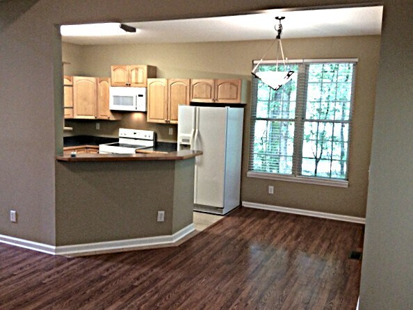 Foto del edificio - 8001 Lakeshore Dr