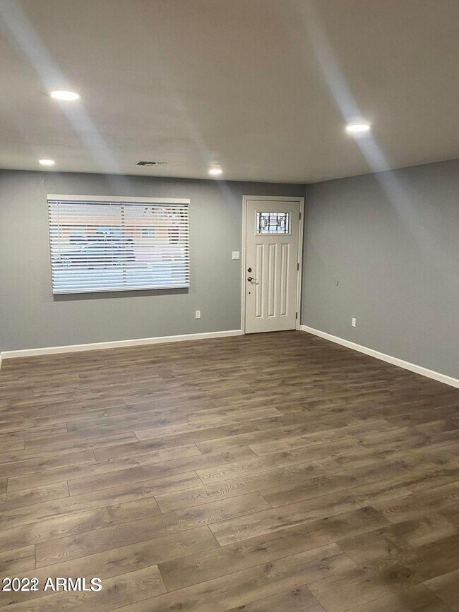 Foto del edificio - 3937 E Captain Dreyfus Ave