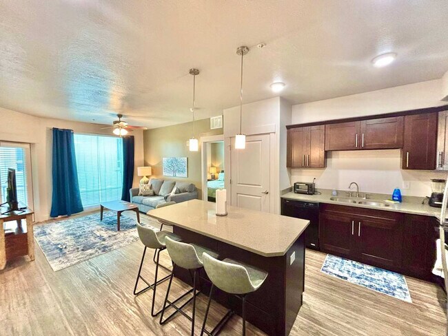 Building Photo - 460 E 400 S