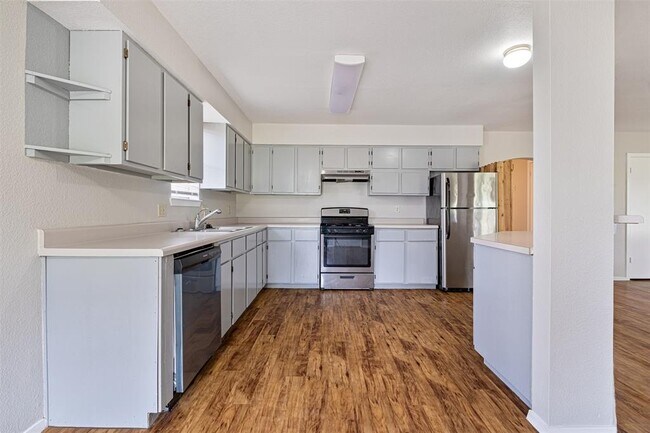 Foto del edificio - 6618 Cherrywood Ln