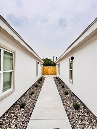 Building Photo - 740 N Alamo Rd