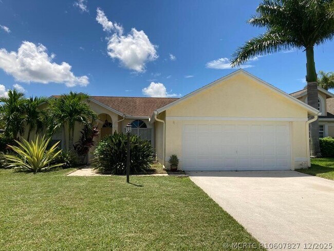 Building Photo - 13016 Meadowbreeze Dr