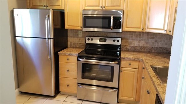 Foto del edificio - 2705 S Oakland Forest Dr